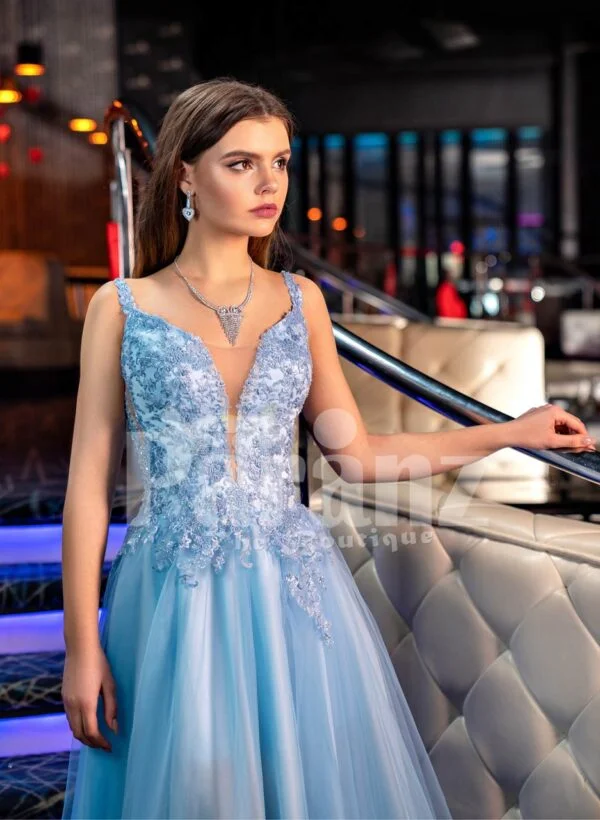 Sleeveless elegant blue evening gown with side slit tulle skirt and floral appliquéd royal bodice