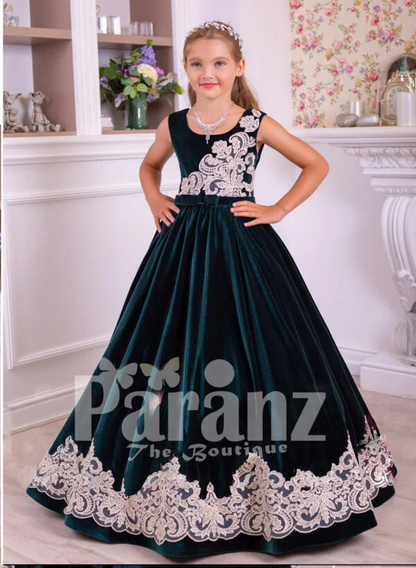 Sleeveless floor length tulle skirt velvet dress with major white lace work for girls