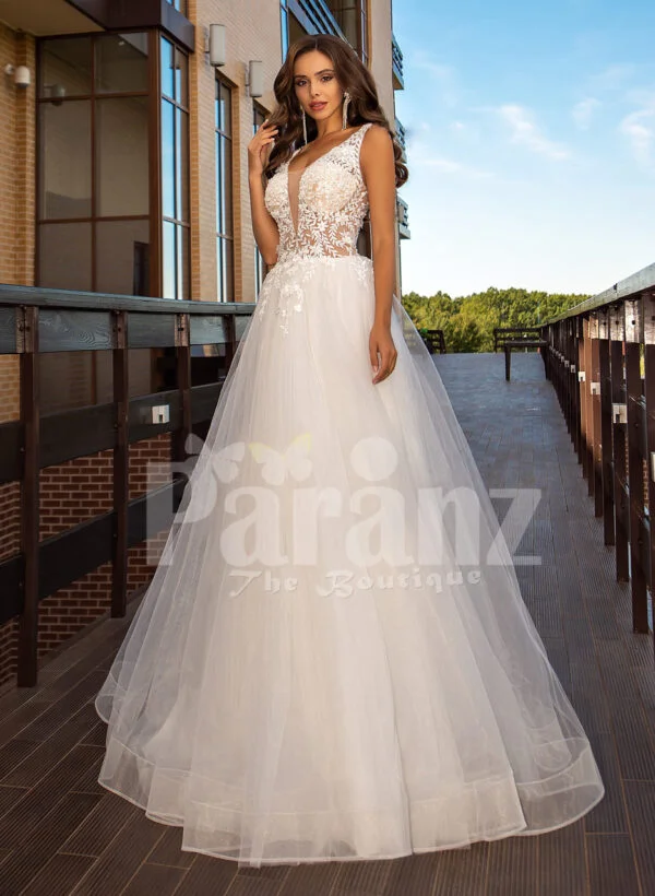 Sleeveless white lace work soft tulle wedding gown