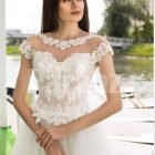 Womens beautiful lacy floral bodice tulle skirt wedding gown in white