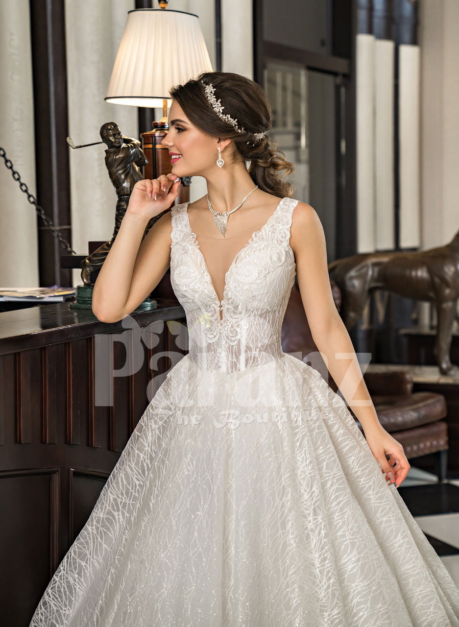 Modern Deep V neck Sleeveless White Tulle Wedding Dresses with