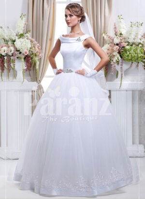 Women’s Barbie style pearl white sleeveless wedding gown with high volume tulle skirt