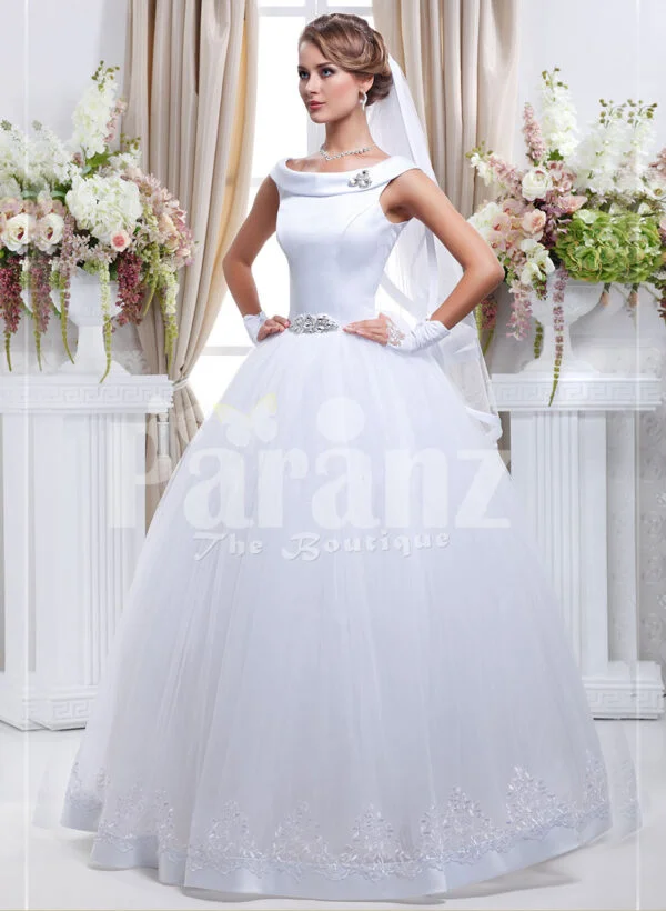 Women’s Barbie style pearl white sleeveless wedding gown with high volume tulle skirt