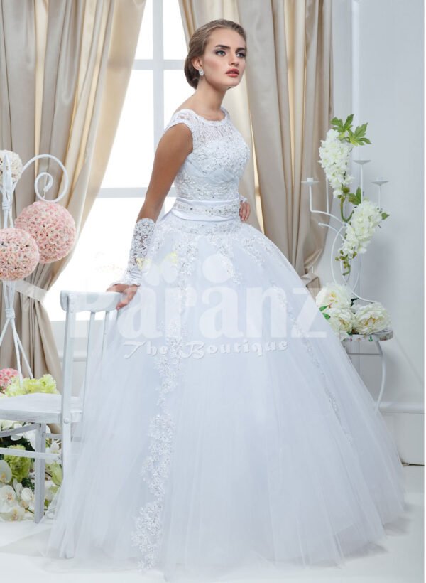 Women’s simple and elegant white rich satin wedding gown with flared tulle skirt