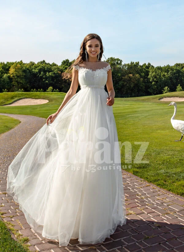 Women’s sleeveless elegant white flared high volume tulle wedding gown