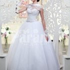 Women’s super lacy royal bodice wedding gown with high volume flared white tulle skirt