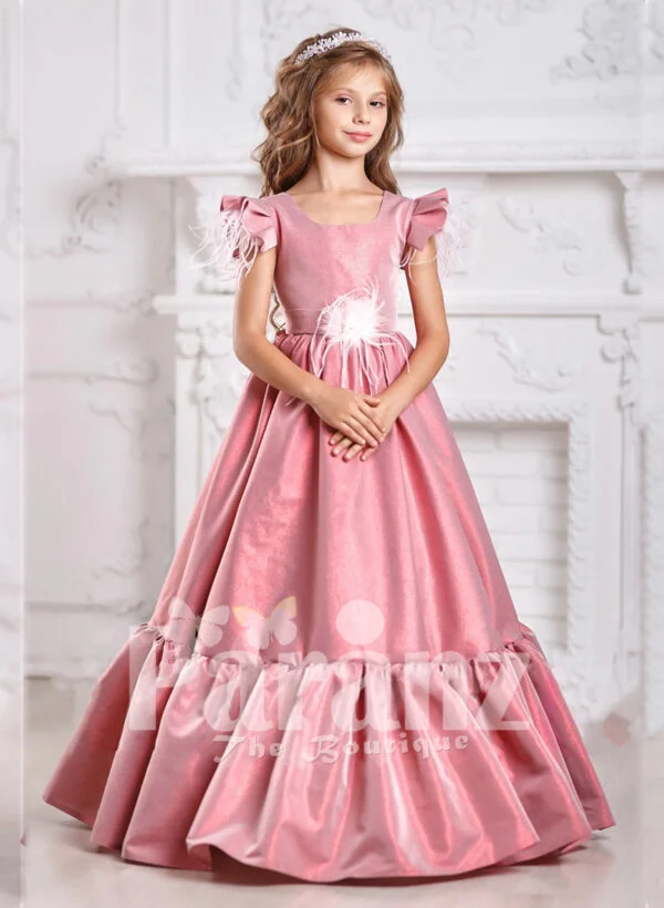 The grand formal dress to make little girls appear dazzling and sophisticated